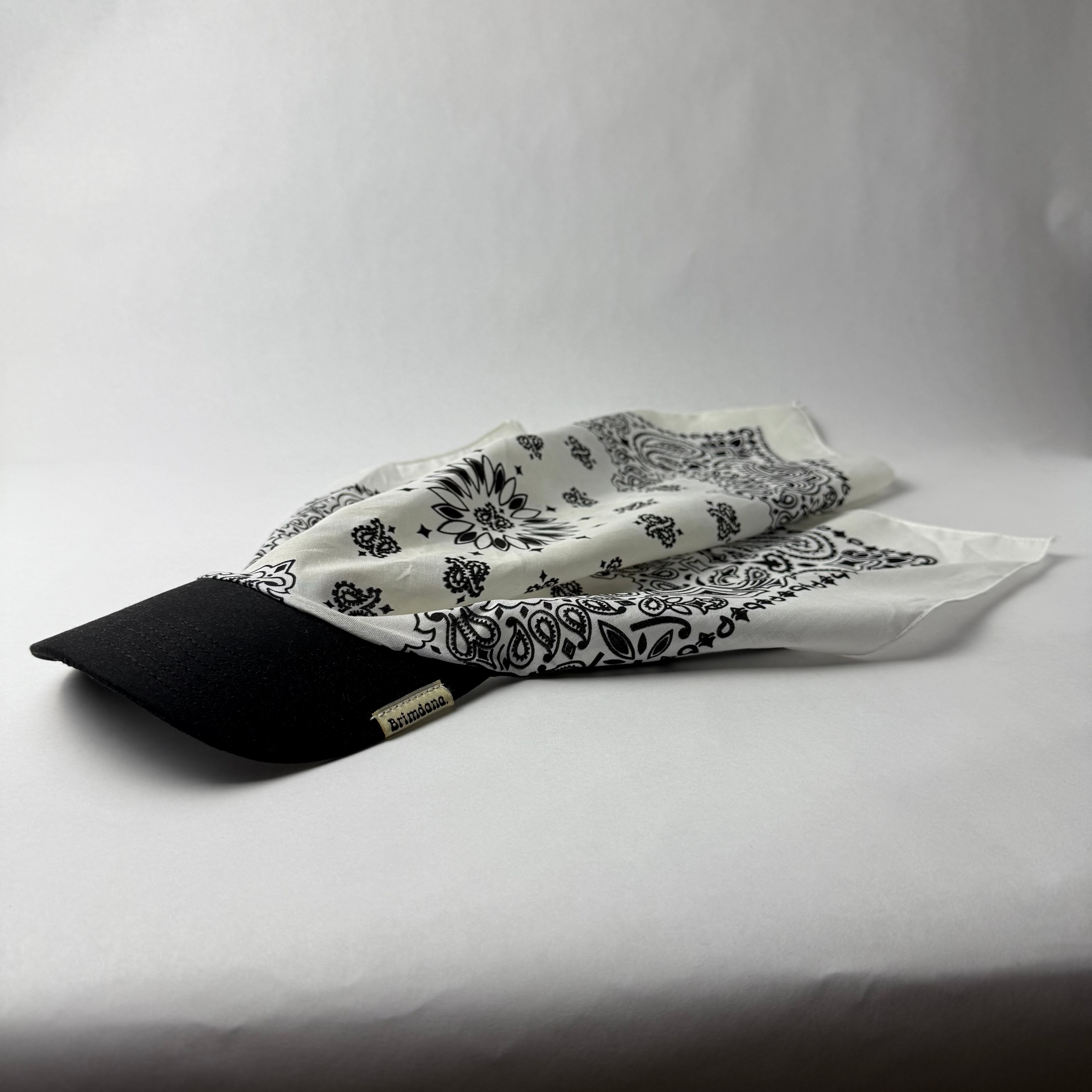 Brimdana White/Black #117