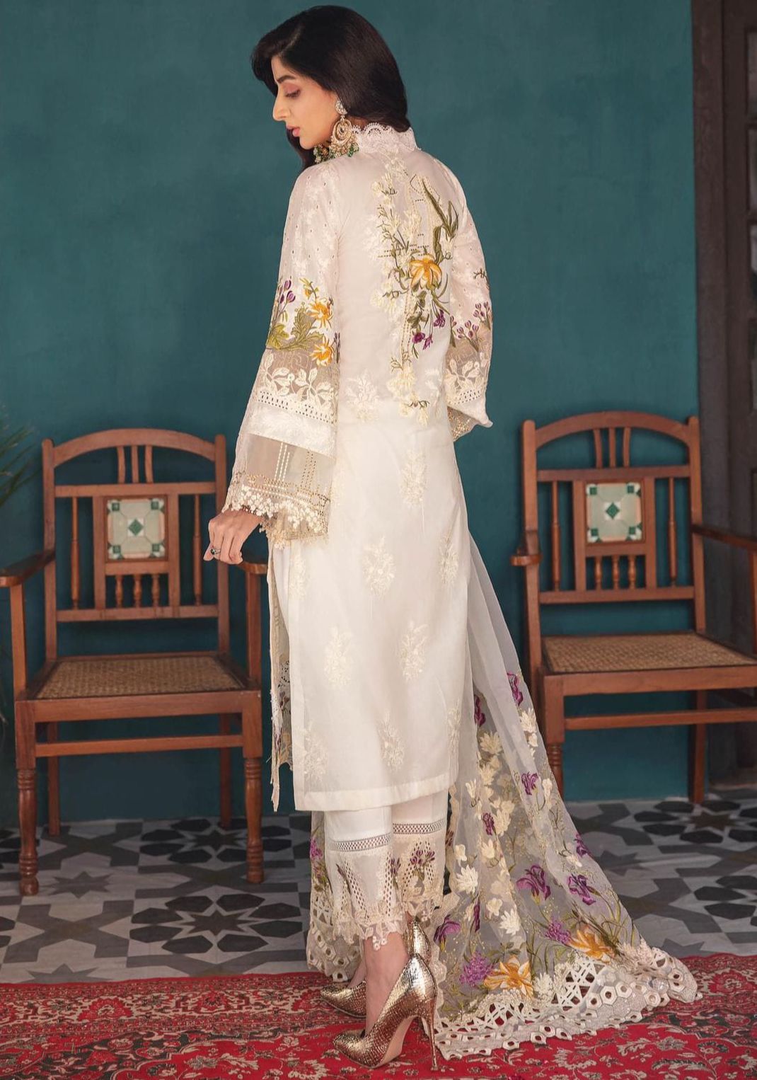 EMBROIDERED LAWN CHIKANKARI UNSTITCHED 3pc