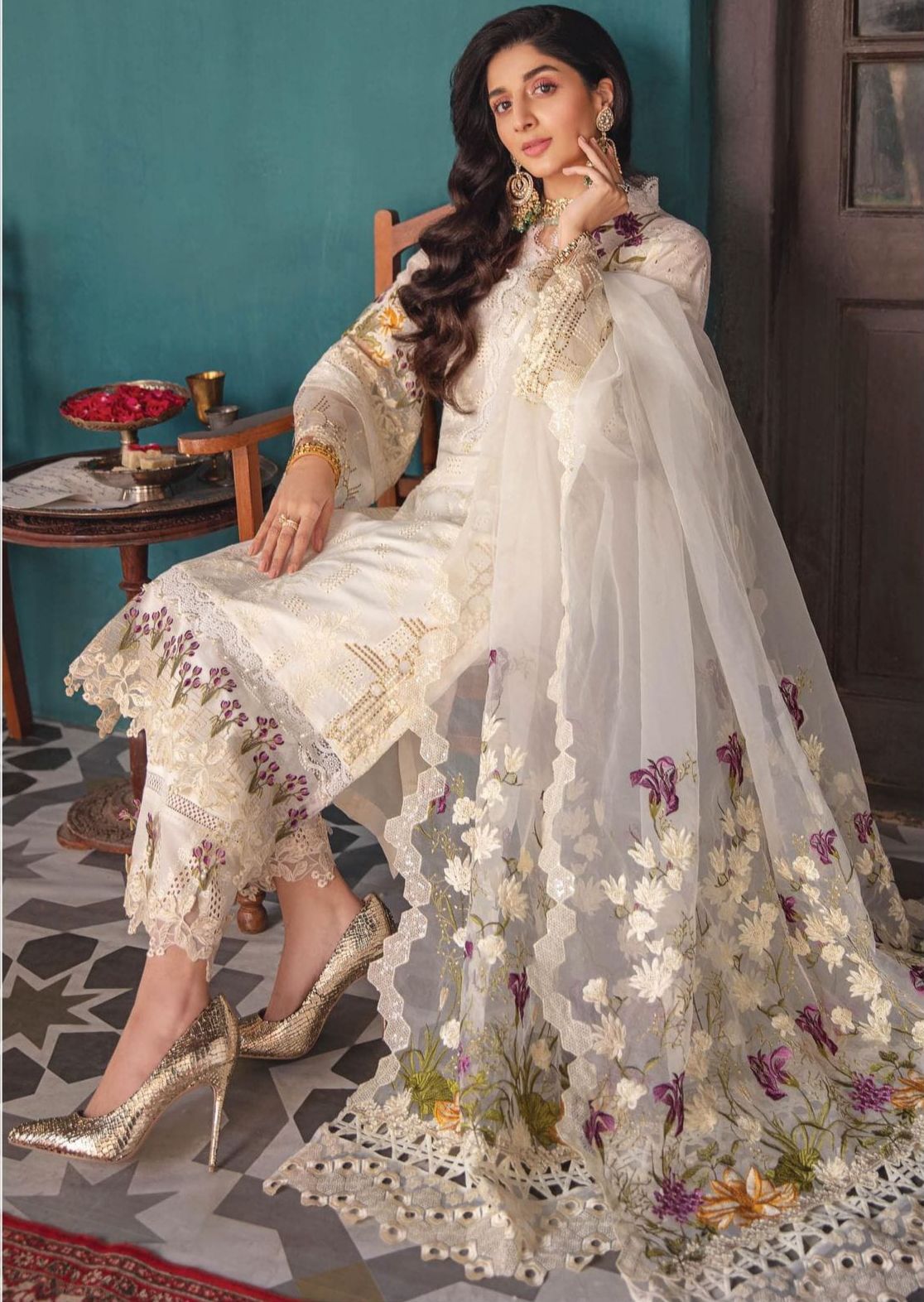 EMBROIDERED LAWN CHIKANKARI UNSTITCHED 3pc